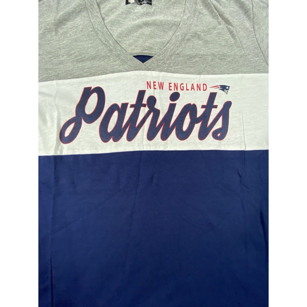 NWT NFL Team Apparel Women Shirt XXL New England Patriots V Neck Stripe Spellout